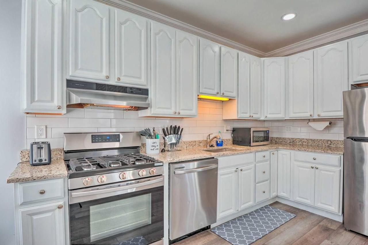 Baltimore Abode, Walk To Cross Street Market! المظهر الخارجي الصورة